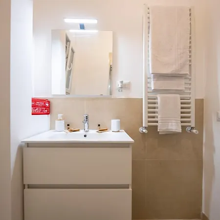 15 Min From Old Town & Train Station Wifi 5 Star アパート バーリ