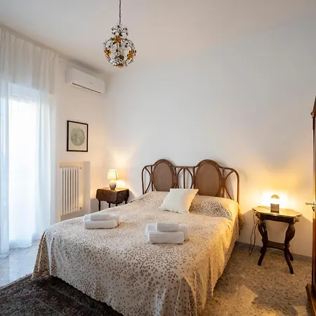 15 Min From Old Town & Train Station Wifi 5 Star Lägenhet *