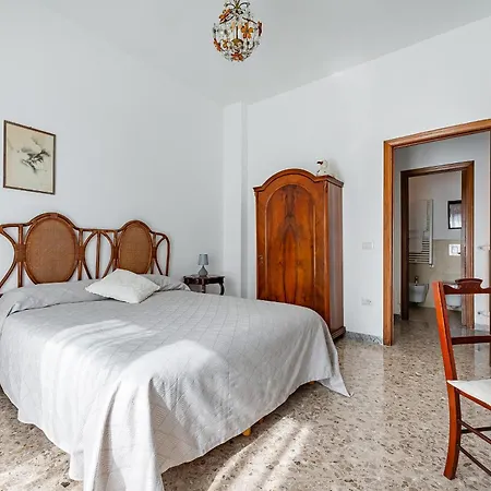 15 Min From Old Town & Train Station Wifi 5 Star Appartement