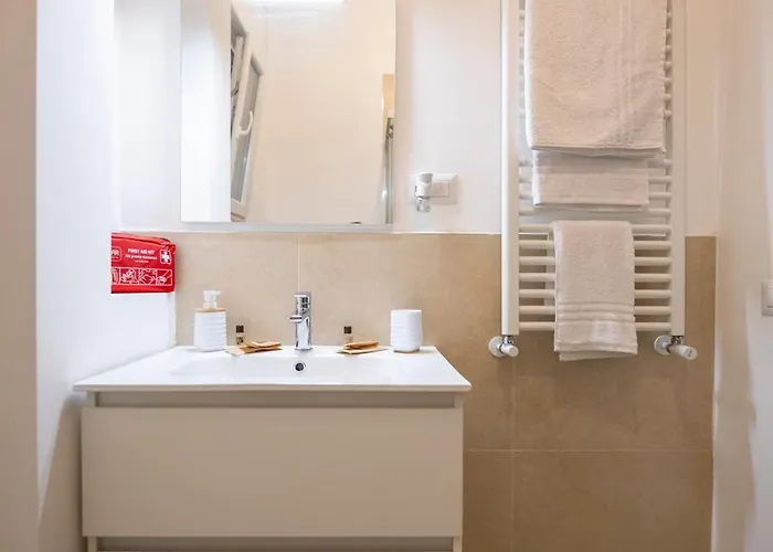 15 Min From Old Town & Train Station Wifi 5 Star Apartamento Bari